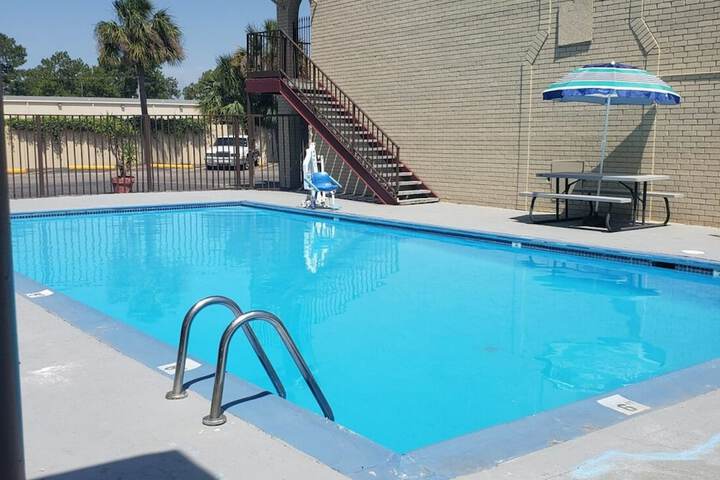 Pool 4 of 33