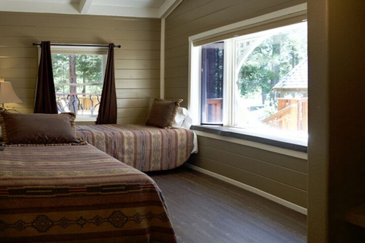 Room 35 of 144