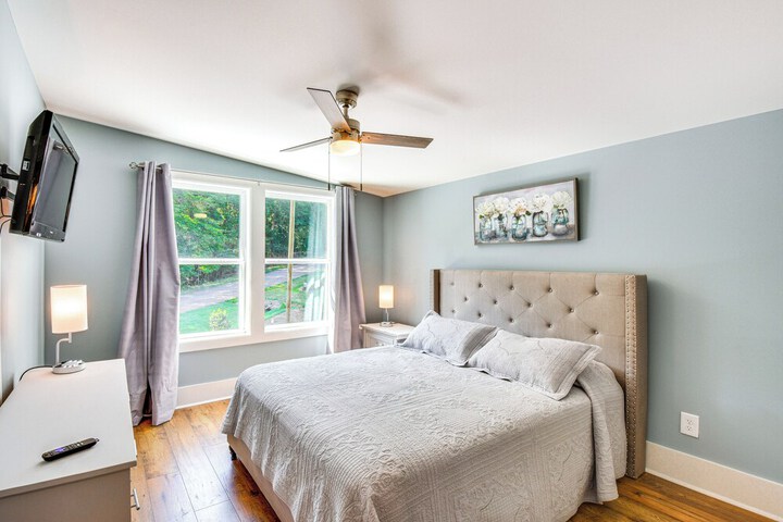 Waterfront Hartwell Apartment w / Dock Access!