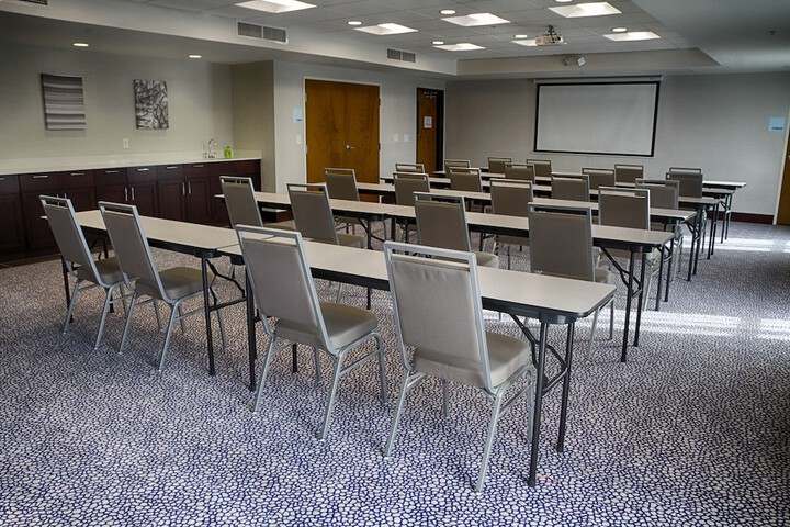 Holiday Inn Express & Suites Sidney by IHG