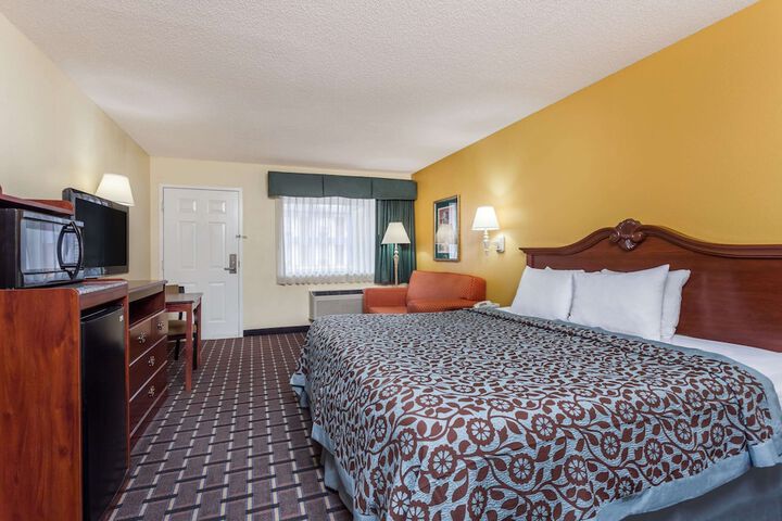 Room 9 of 18