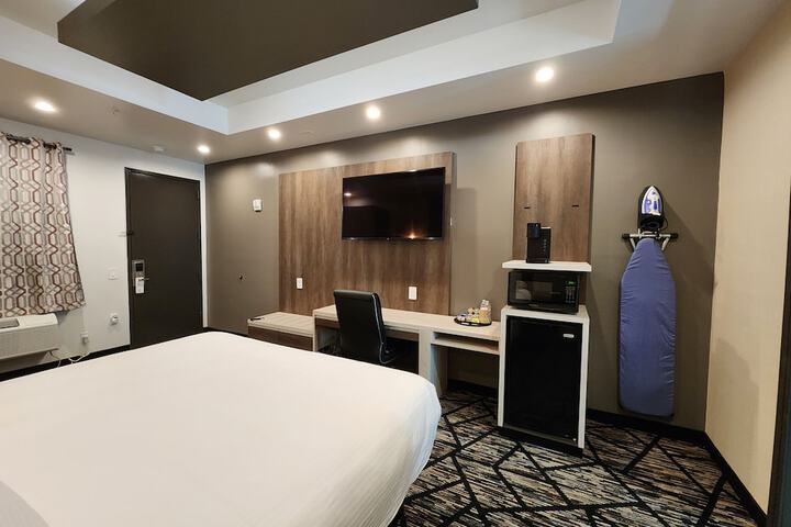 Comfeeni Inn and Suites