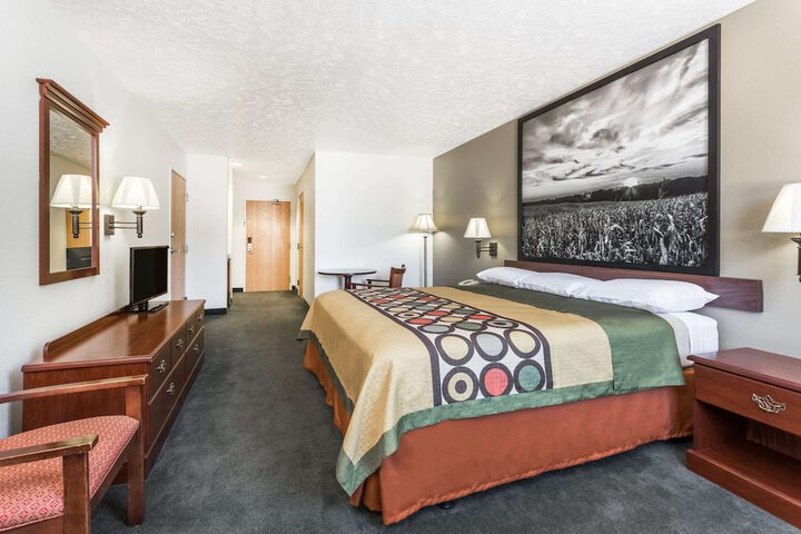 Room 10 of 15