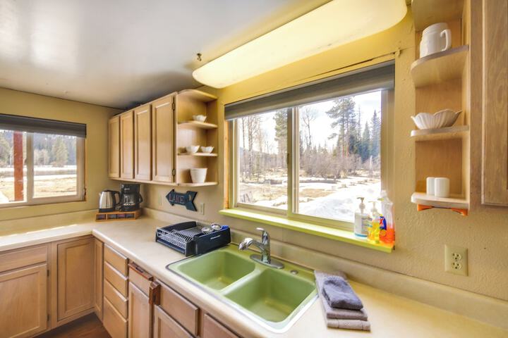 Hike Bike & Boat: Cabin w / Dock on Seeley Lake!