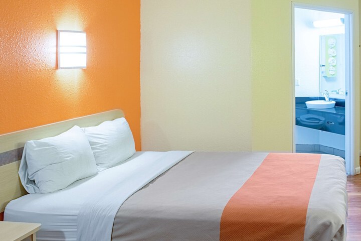 Motel 6 Seymour IN - North