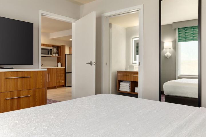 Home2 Suites by Hilton Farmington / Bloomfield