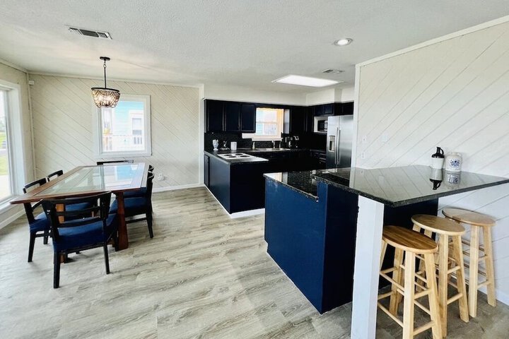 Nashs Landing 3 Bedroom Home by RedAwning