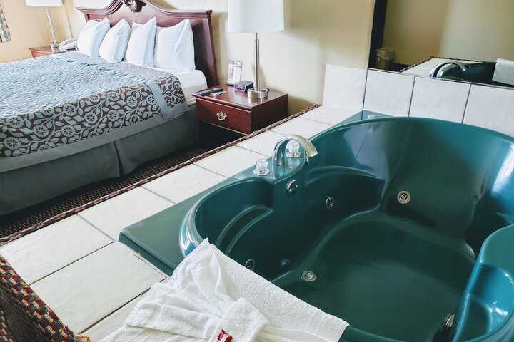 Hot Tub 53 of 55