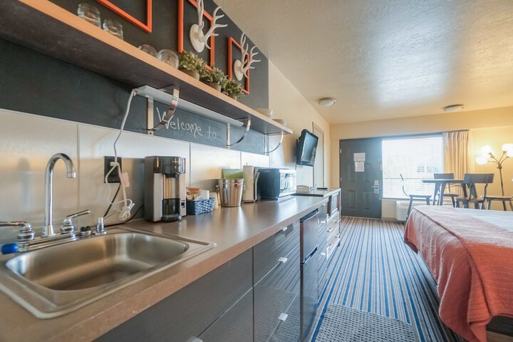 Blue Lakes Inn & Extended Stay