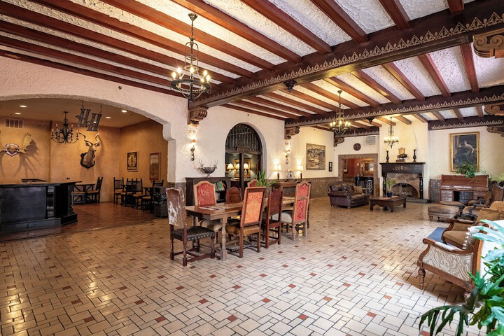 The Holland Hotel