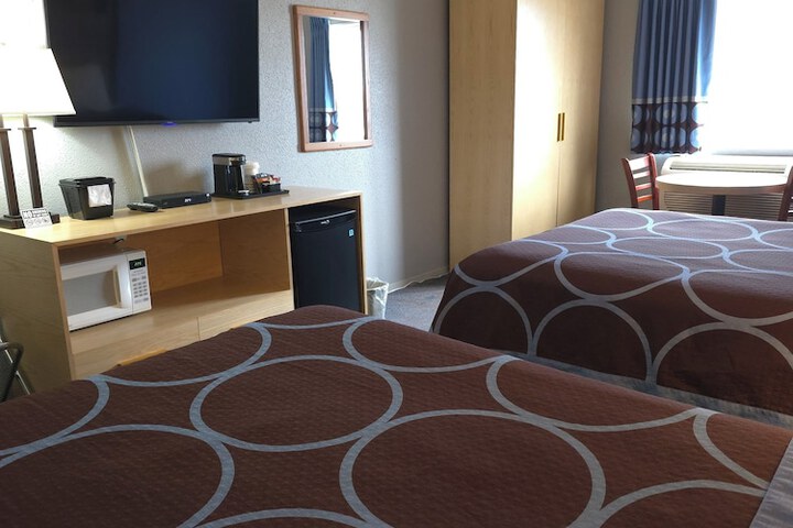 Super 8 by Wyndham Swift Current