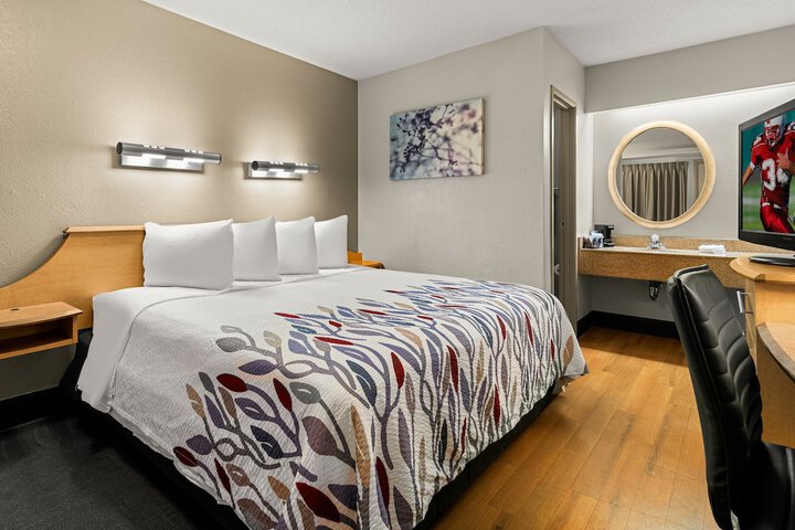 Room 34 of 37