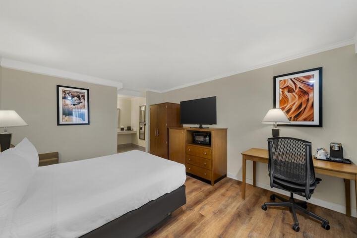 Best Western Plus Northwoods Inn