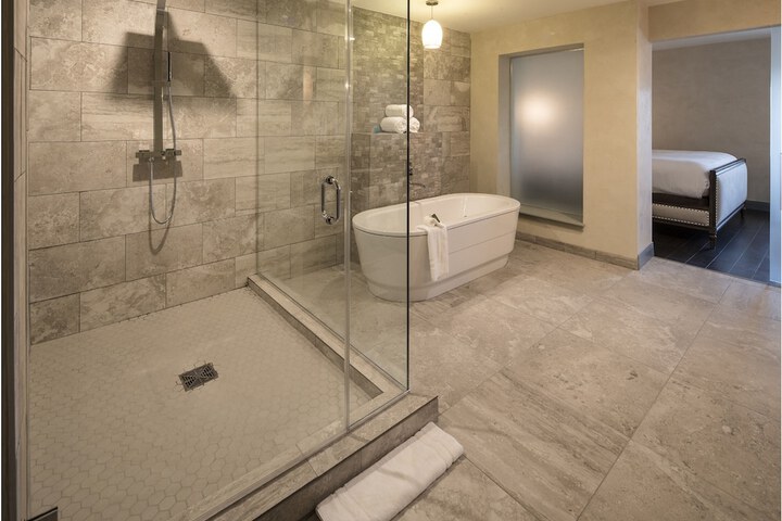 Room 10 of 48