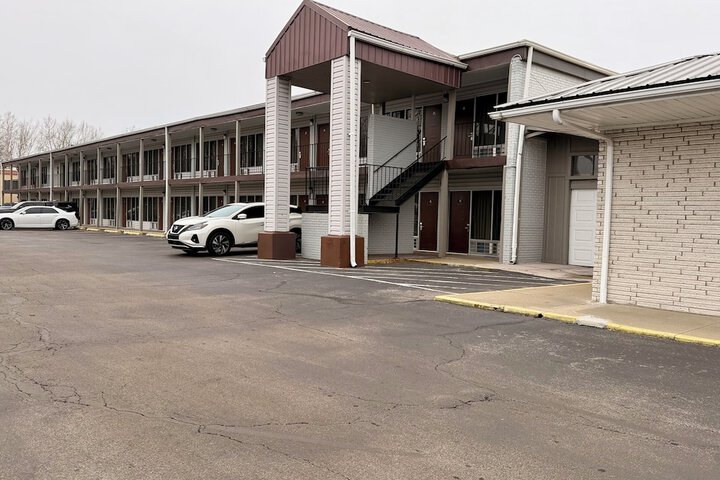 Days Inn by Wyndham Seymour