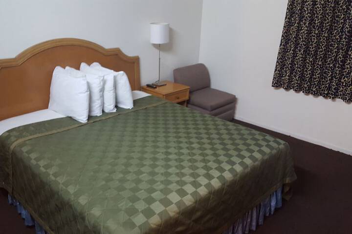 Room 18 of 37
