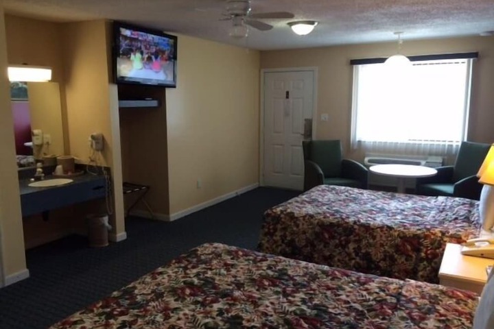 Room 6 of 11