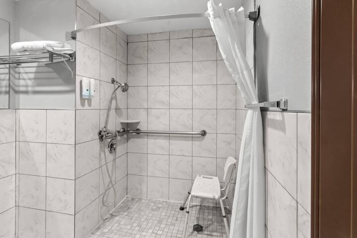 Quality Inn & Suites CVG Airport
