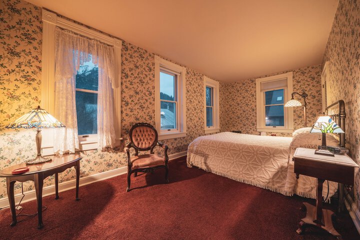 Room 11 of 25