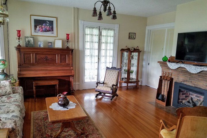 Hudson Manor Bed and Breakfast