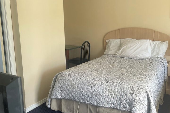 Room 17 of 19