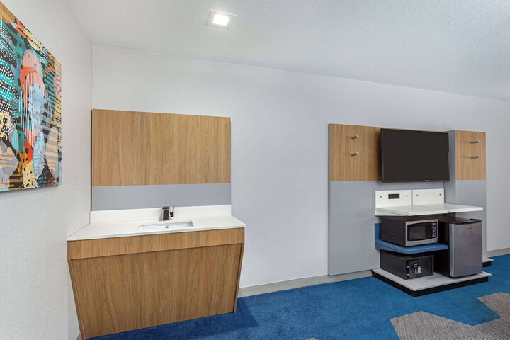 Room 13 of 25