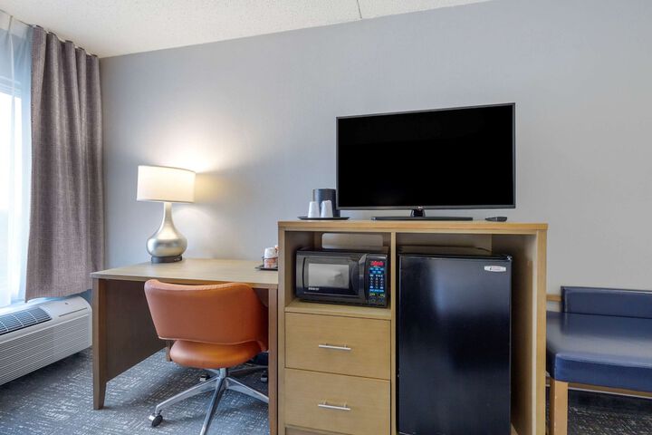 Room 33 of 65