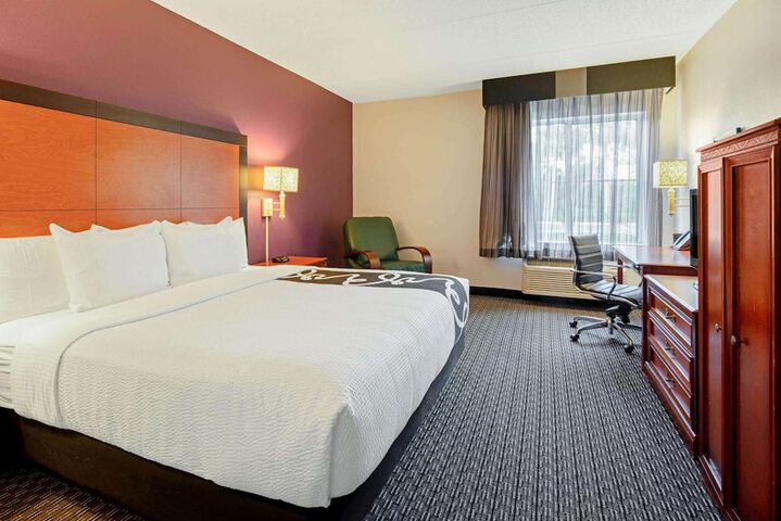 Room 25 of 28