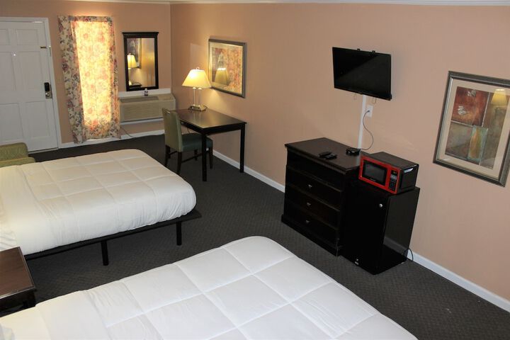 Room 6 of 16