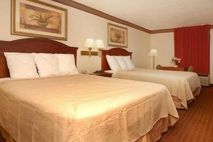 Room 13 of 32