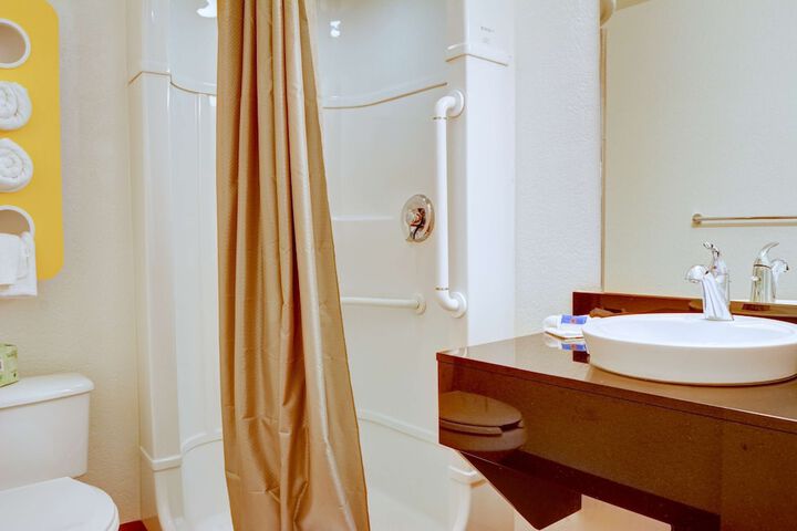 Room 18 of 25