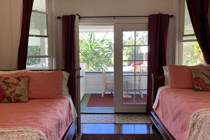 Hilo Bay Oceanfront B & B