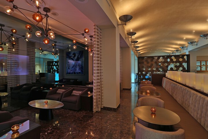 Lounge 93 of 105