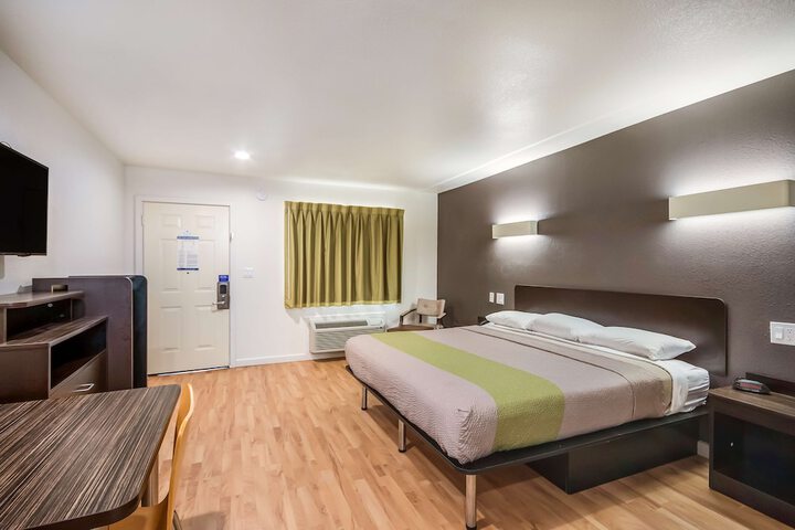 Room 33 of 36