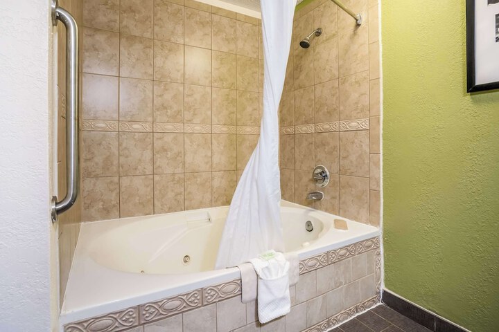 Sleep Inn & Suites Jacksonville near Camp Lejeune