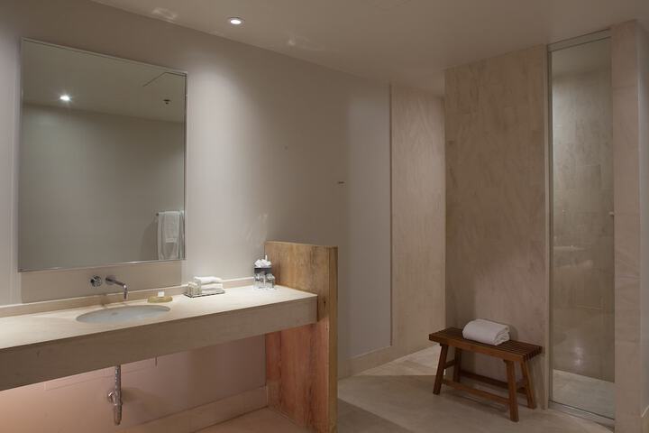 Room 11 of 21