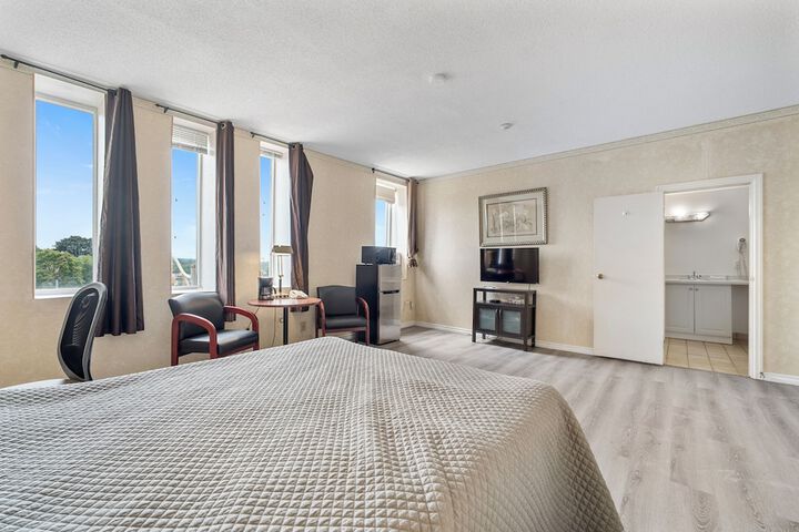 Room 16 of 68