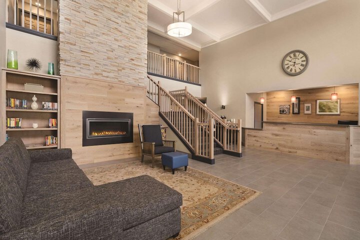 Country Inn & Suites by Radisson Detroit Lakes