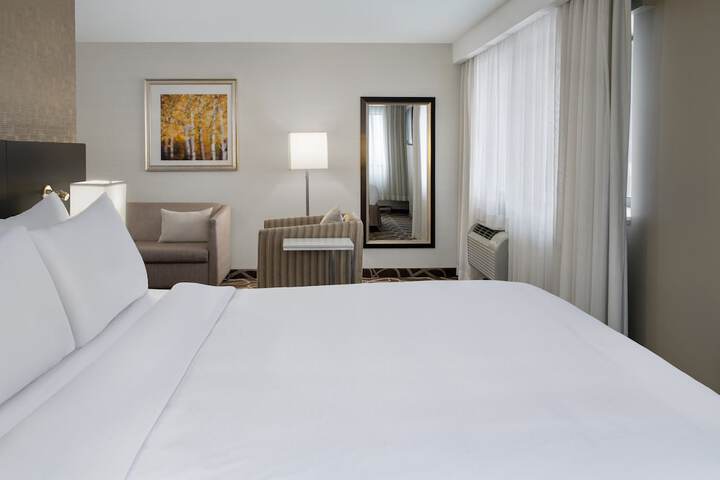Crowne Plaza Kitchener-Waterloo by IHG
