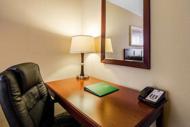 Quality Inn Summersville - New River Area