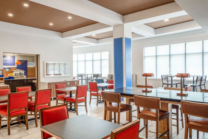Holiday Inn Express Hotel & Suites BEAUMONT NW by IHG