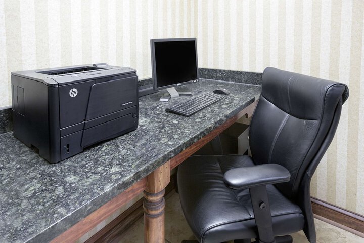 Business Center 16 of 17