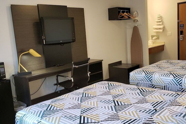 Motel 6 Kewanee IL