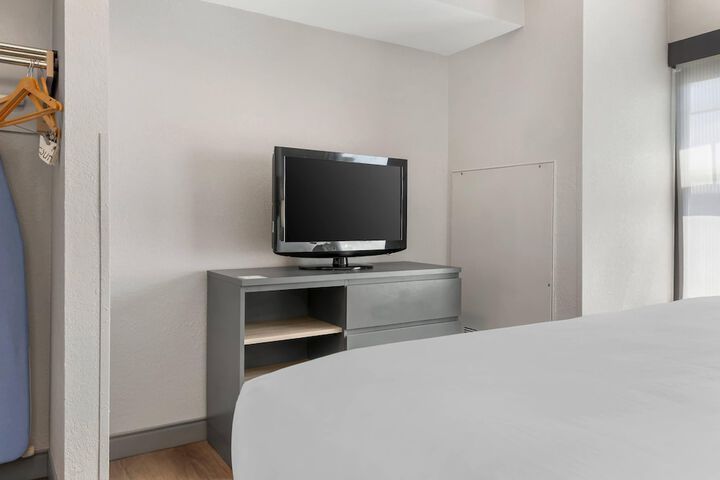 Country Inn & Suites by Radisson Georgetown, KY