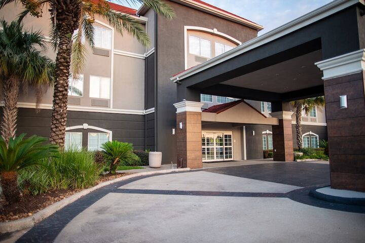 Hotel 2 of 61