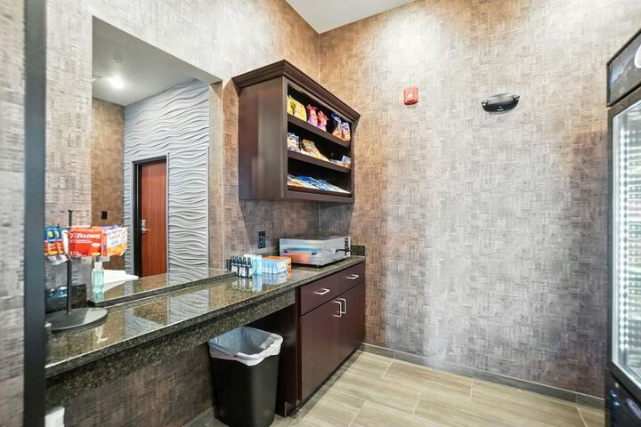 Cobblestone Hotel & Suites-Bellefontaine