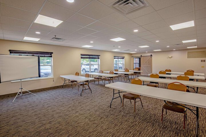 Country Inn & Suites by Radisson Crystal Lake, IL