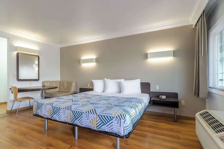Room 15 of 26