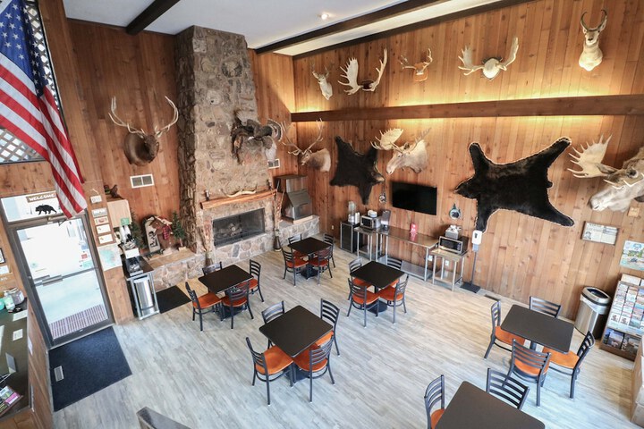 Bear Lodge Motel