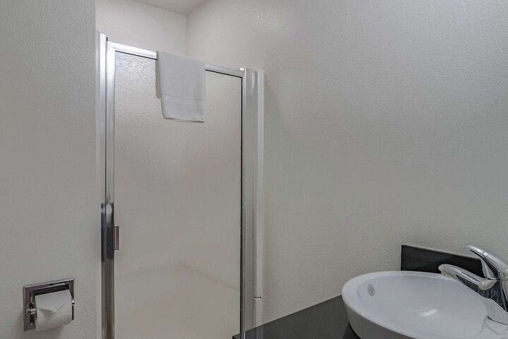 Room 10 of 32